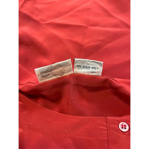 Vtg Liz Claiborne Womens Red 100% Silk Shirt Size 8 Made In Hong Kong 3 Button - Picture 7 of 7